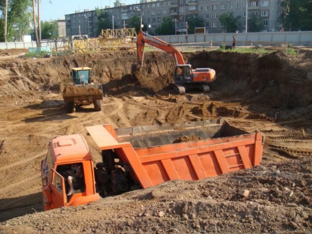 Рытье и разработка котлованов. Услуги спецтехники стоимость услуг и где заказать - Санкт-Петербург