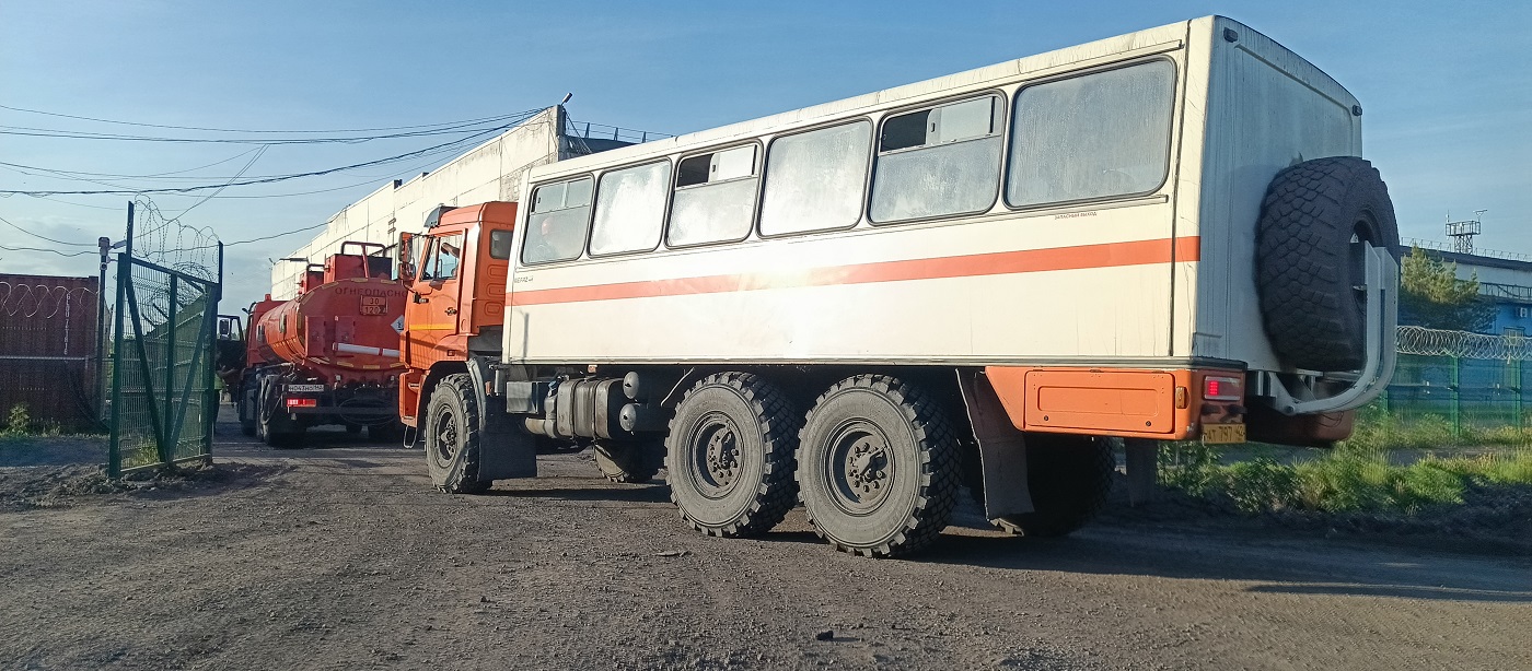 Вахтовые перевозки сотрудников автобусами и спецтехникой в Ленинградской области