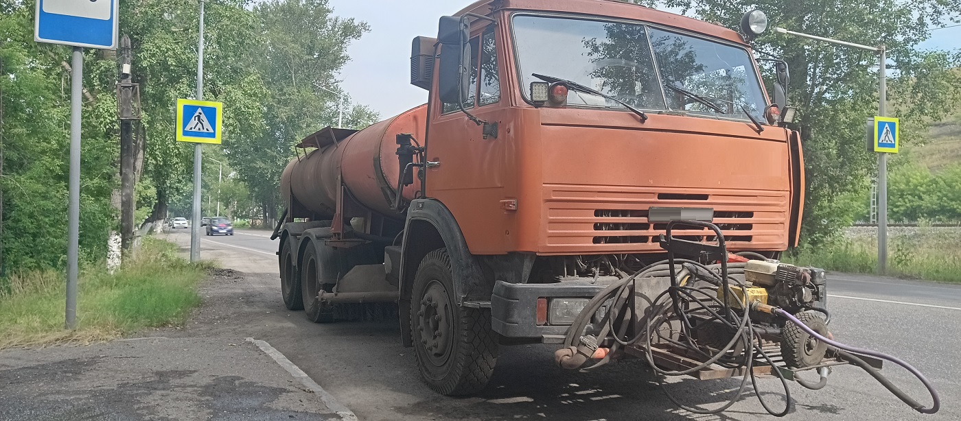 Продажа поливомоечных машин для уборки дорог и поливки зеленых насаждений в Тихвине