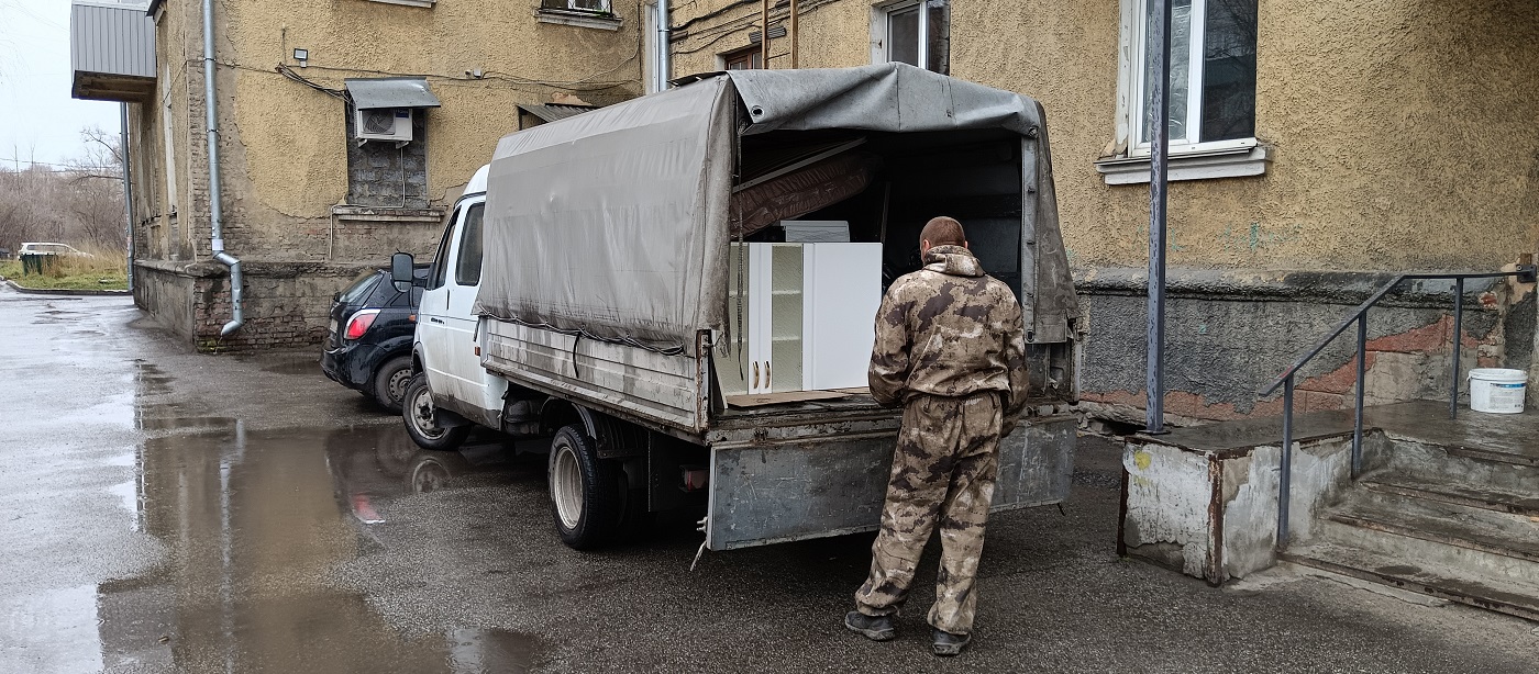 Квартирные перевозки. Погрузка мебели в Газель в Луге